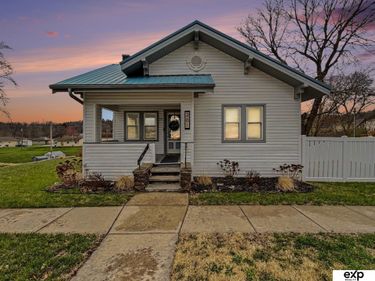 201 W P Street, Weeping Water, NE 68436