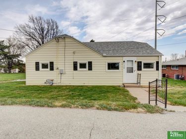 1706 Childs Road W, Bellevue, NE 68147
