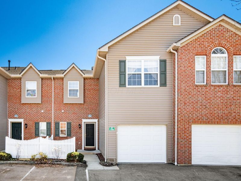 786 Spring Valley Drive, Lewis Center, OH 43035 Photo 2