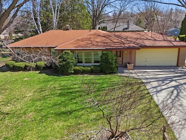 4600 S 121st STREET, Greenfield, WI 53228