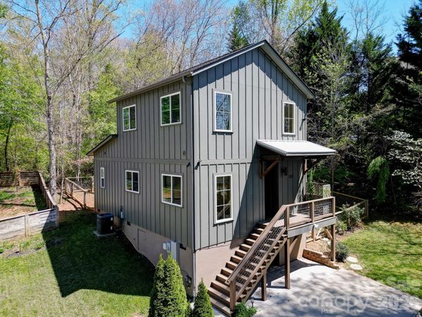 180 Moody Avenue , Candler, NC 28715