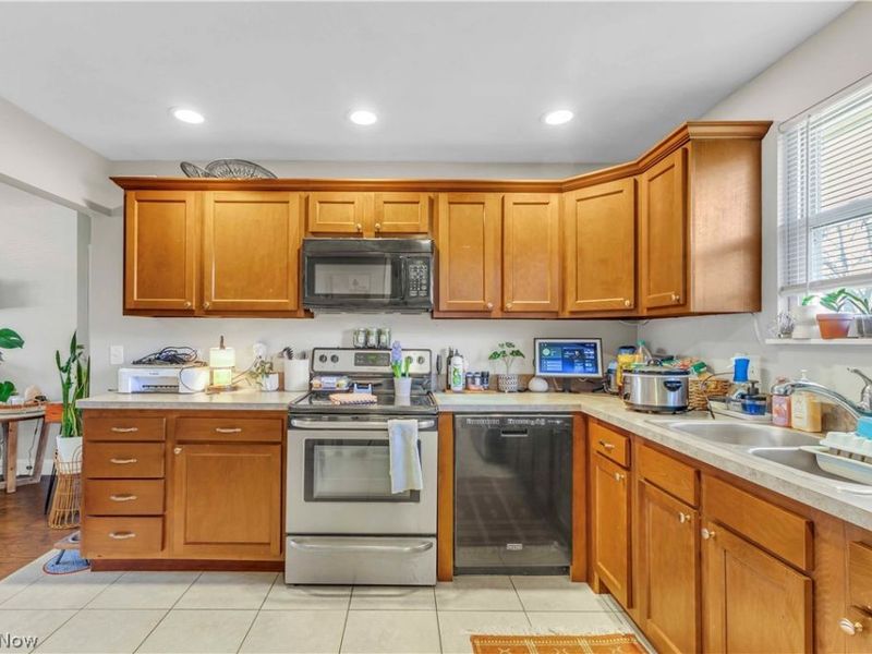 2587 Jaycox Road, Avon, OH 44011 Photo 2