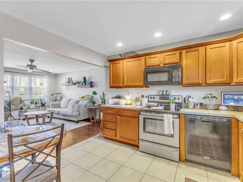 2587 Jaycox Road, Avon, OH 44011 Photo 3