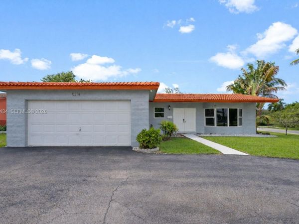 5214 W Park Rd , Hollywood, FL 33021