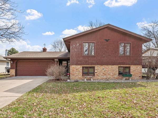 1079 Monroe Street S, Shakopee, MN 55379