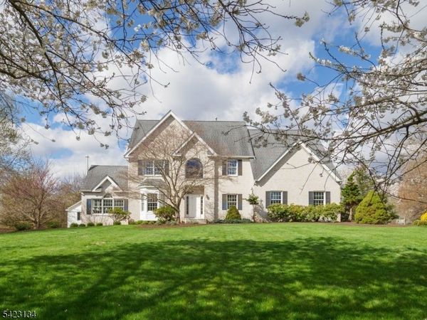 18 Danberry Drive, East Amwell, NJ 08551