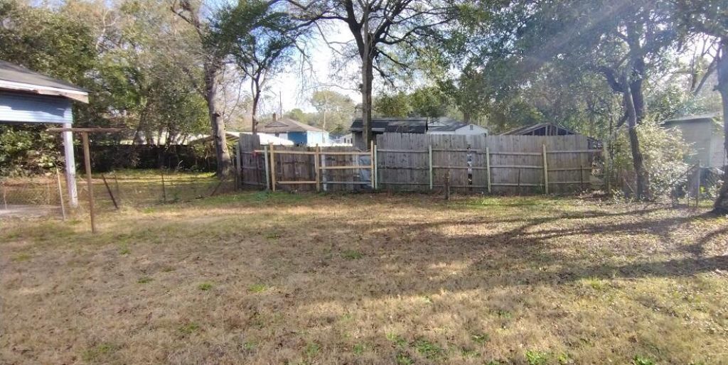 2749 E Surrey Drive Photo 12