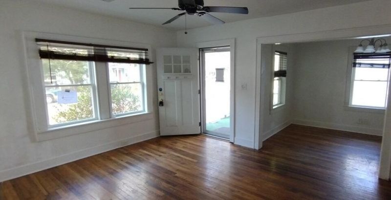 2749 E Surrey Drive Photo 4