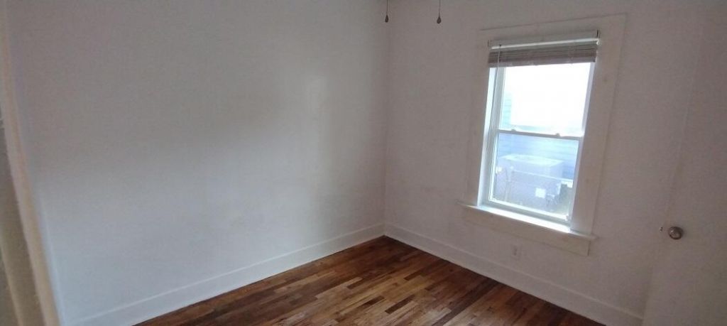 2749 E Surrey Drive Photo 7