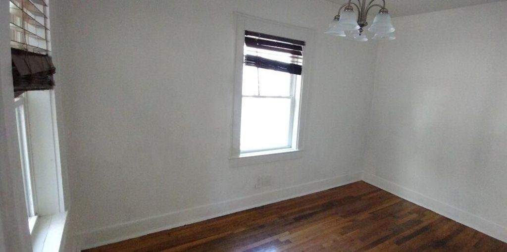 2749 E Surrey Drive Photo 8