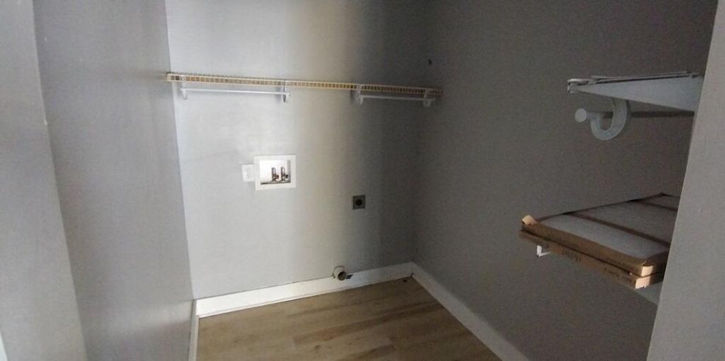 2749 E Surrey Drive Photo 9