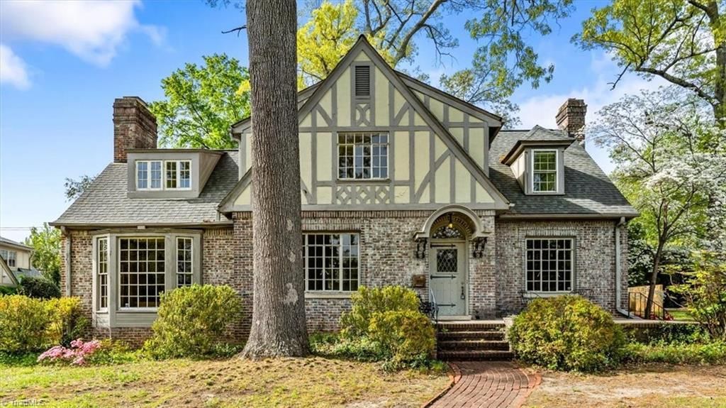 812 Dover Road, Greensboro, NC 27408 Main Photo