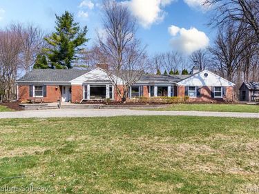 21890 Hampton Street, Beverly Hills Vlg, MI 48025