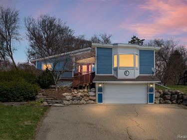 590 Hillwood , White Lake Twp, MI 48383