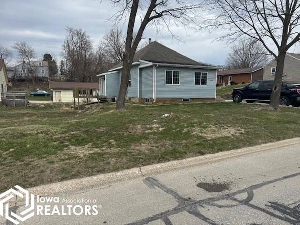 628 W McGregor Street, Algona, IA 50511