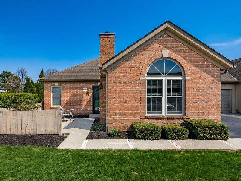 2444 Hooverside Lane, Grove City, OH 43123 Photo 2