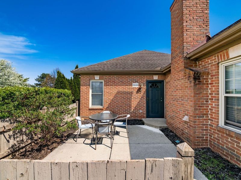 2444 Hooverside Lane, Grove City, OH 43123 Photo 3