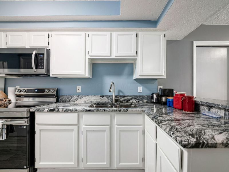 2444 Hooverside Lane, Grove City, OH 43123 Photo 8