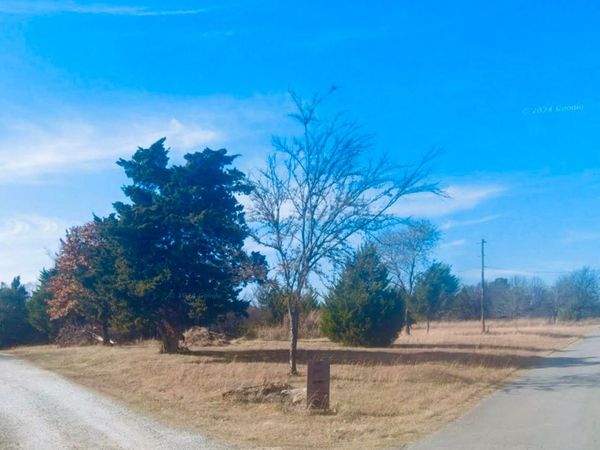 Quapaw Drive , Eufaula, OK 74432