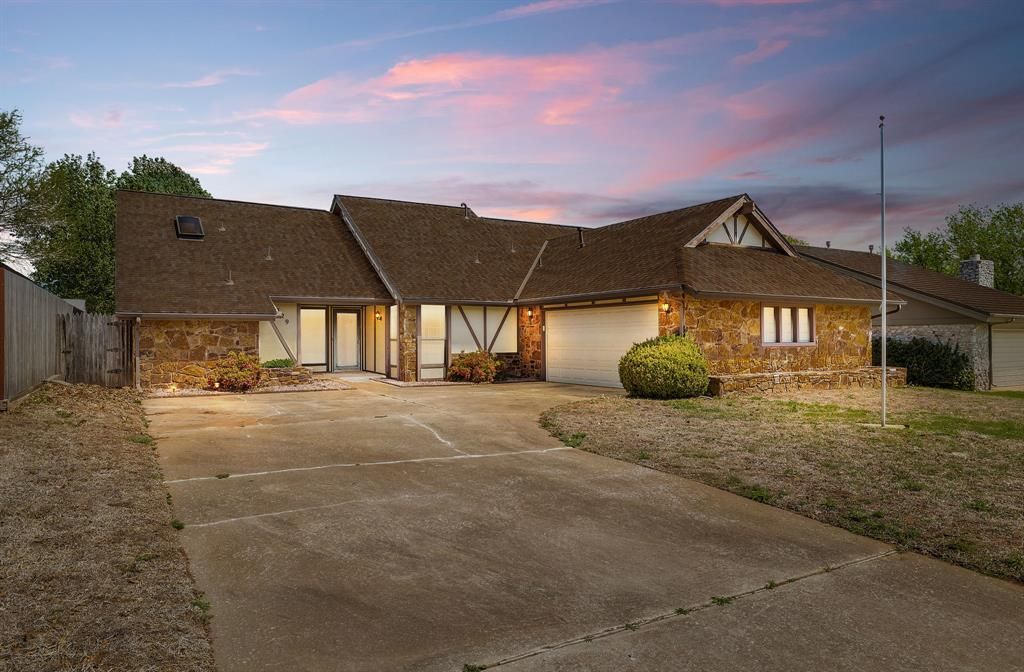 329 E Parkland Drive, Yukon, OK 73099 Main Photo