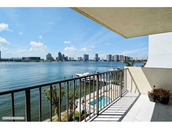 17878 N BAY RD, Unit 307, Sunny Isles Beach, FL 33160