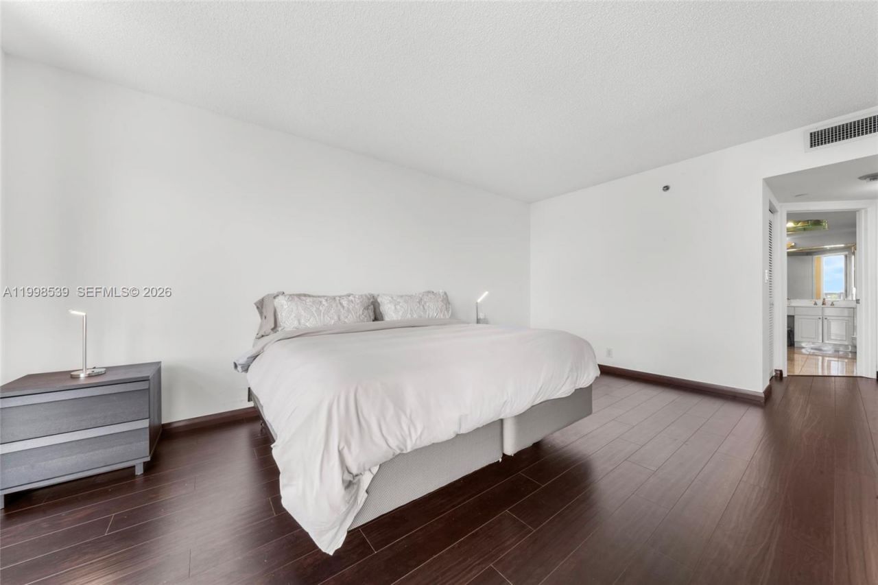 3598 Yacht Club Dr, Unit 601+DEN, Aventura, FL 33180 Photo