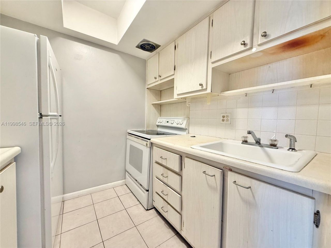 455 Golden Isles Dr , Unit 309, Hallandale Beach, FL 33009 Photo