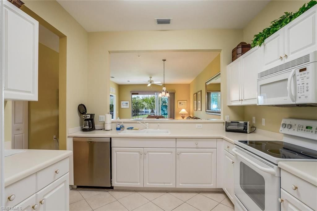3980 Bishopwood Ct E, Unit 204, Naples, FL 34114 Photo