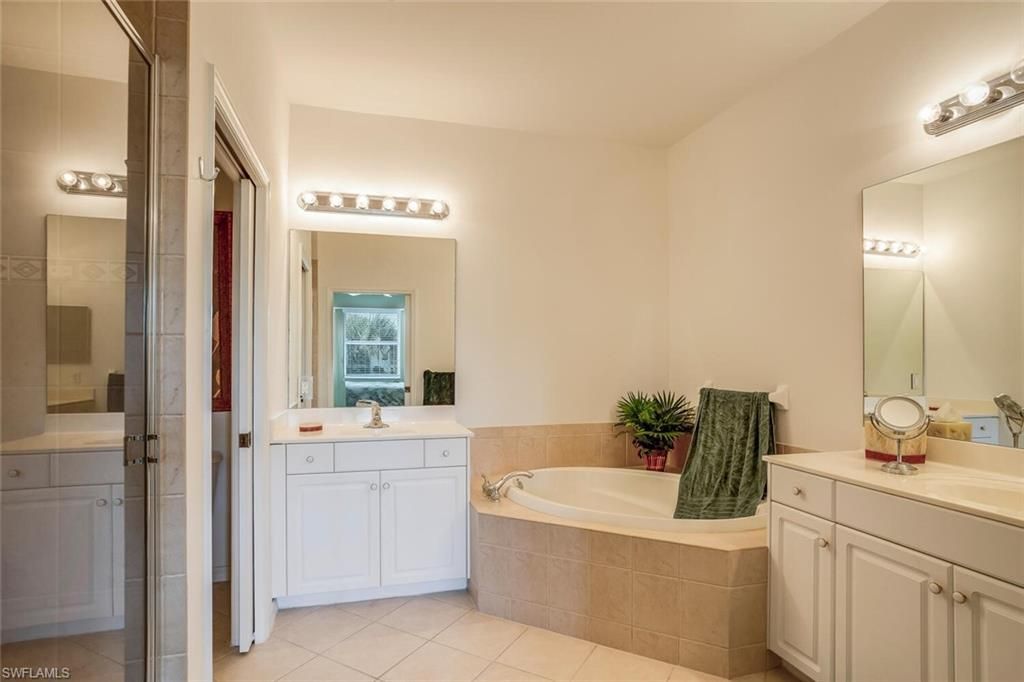3980 Bishopwood Ct E, Unit 204, Naples, FL 34114 Photo
