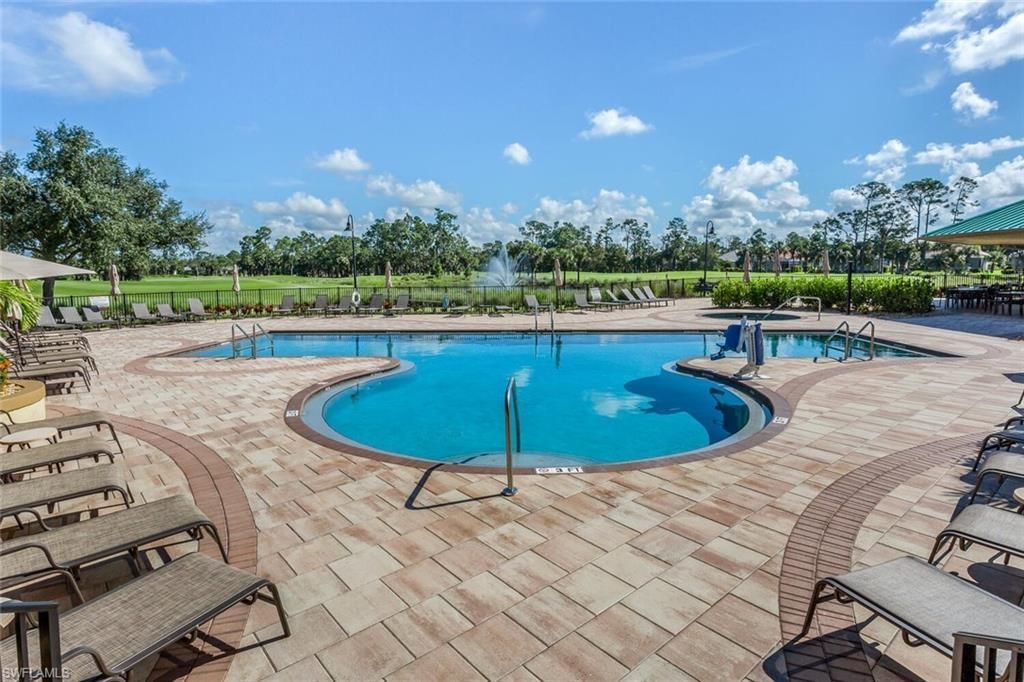 3980 Bishopwood Ct E, Unit 204, Naples, FL 34114 Photo