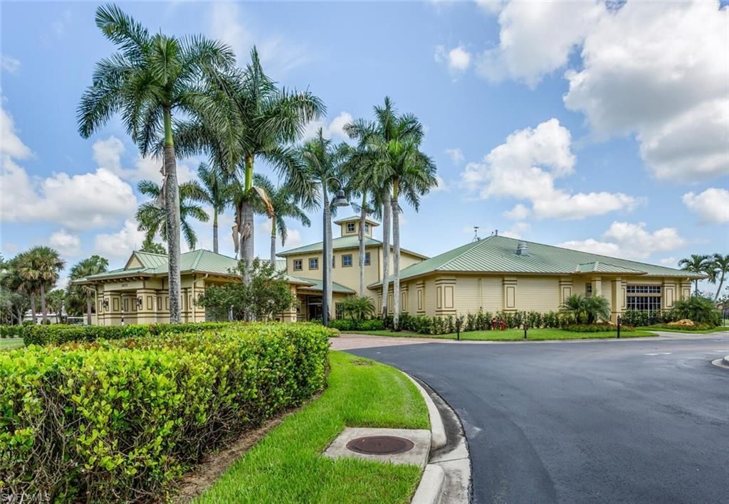 3980 Bishopwood Ct E, Unit 204, Naples, FL 34114 Photo