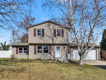 2707 Sandalwood Court NE, Grand Rapids, MI 49525