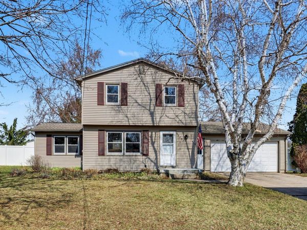 2707 Sandalwood Court NE, Grand Rapids, MI 49525