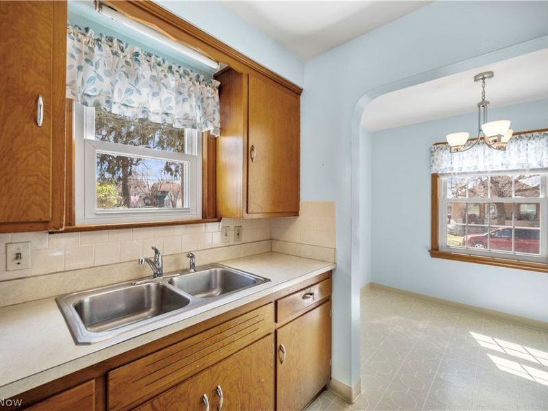 4912 Behrwald Avenue, Cleveland, OH 44144 Photo 10