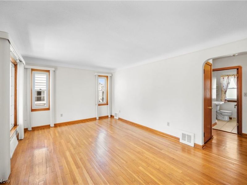 4912 Behrwald Avenue, Cleveland, OH 44144 Photo 6