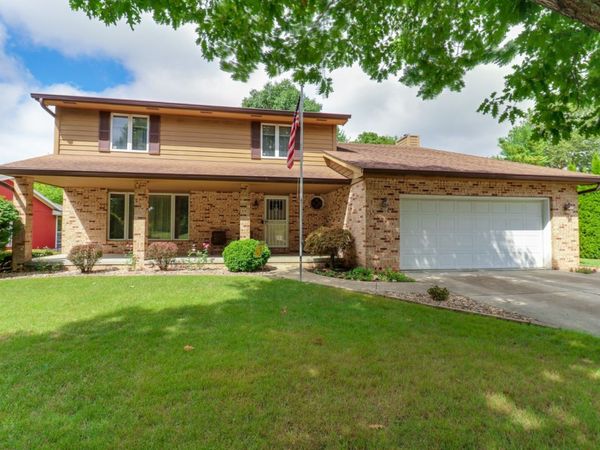 1005 S Hershey Road , Bloomington, IL 61704