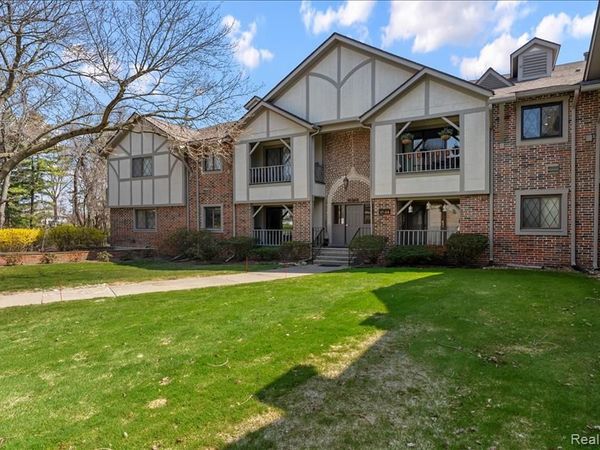 42160 Woodward Avenue, Bloomfield Hills, MI 48304