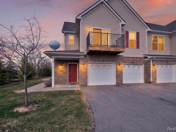 9812 Ridge Run, Hartland Twp, MI 48855