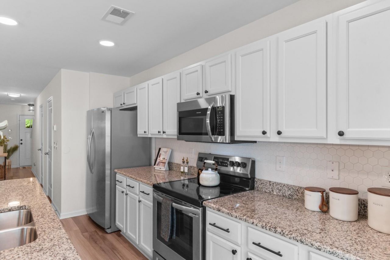 1149 Fairway Ln. Photo 9