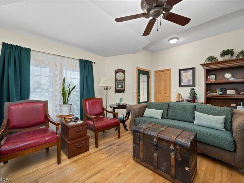 12488 Baumhart Road, Amherst, OH 44001 Photo 14