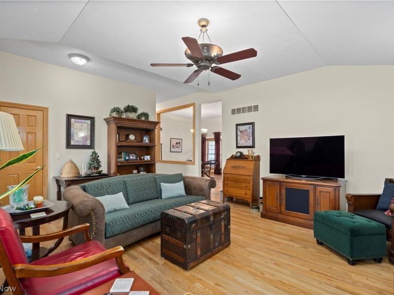 12488 Baumhart Road, Amherst, OH 44001 Photo 16