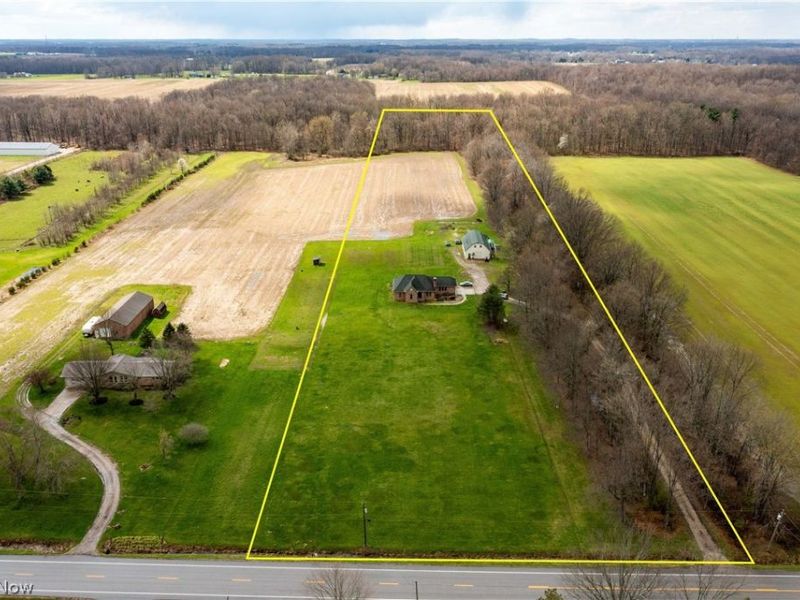 12488 Baumhart Road, Amherst, OH 44001 Photo 2