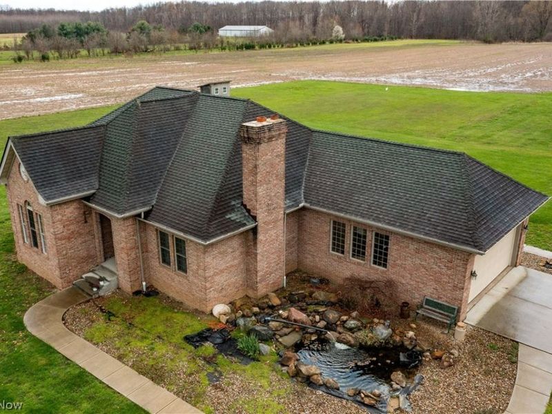 12488 Baumhart Road, Amherst, OH 44001 Photo 3