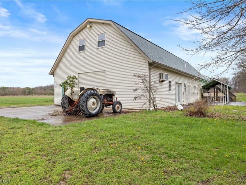 12488 Baumhart Road, Amherst, OH 44001 Photo 5