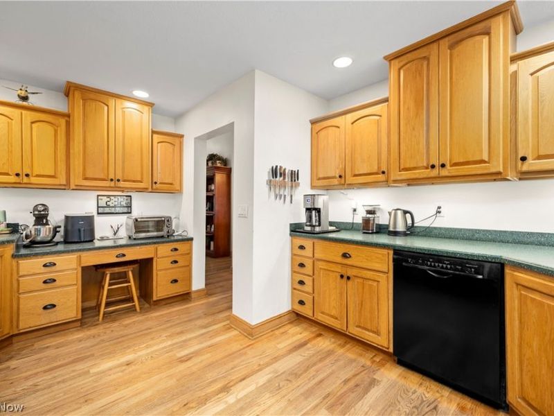 12488 Baumhart Road, Amherst, OH 44001 Photo 6