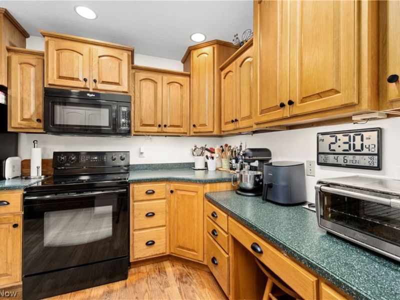 12488 Baumhart Road, Amherst, OH 44001 Photo 8