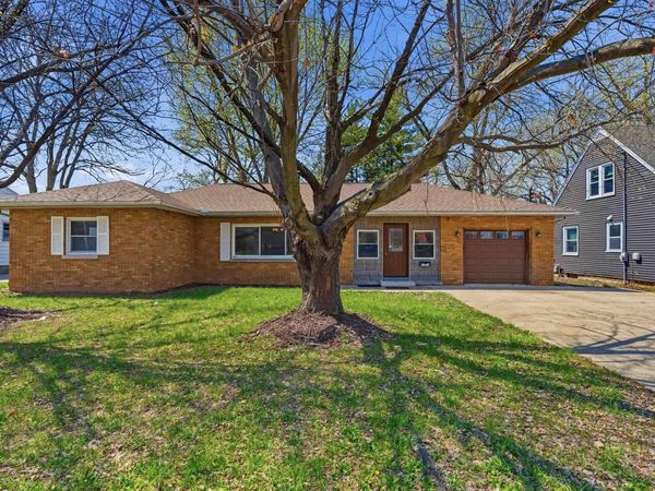 2422 COURT Street, Pekin, IL 61554