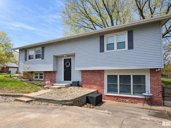 827 W McDonough Street, Macomb, IL 61455