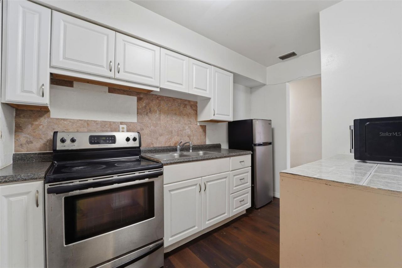 3235 Emerson Avenue S, Saint Petersburg, FL 33712 Photo