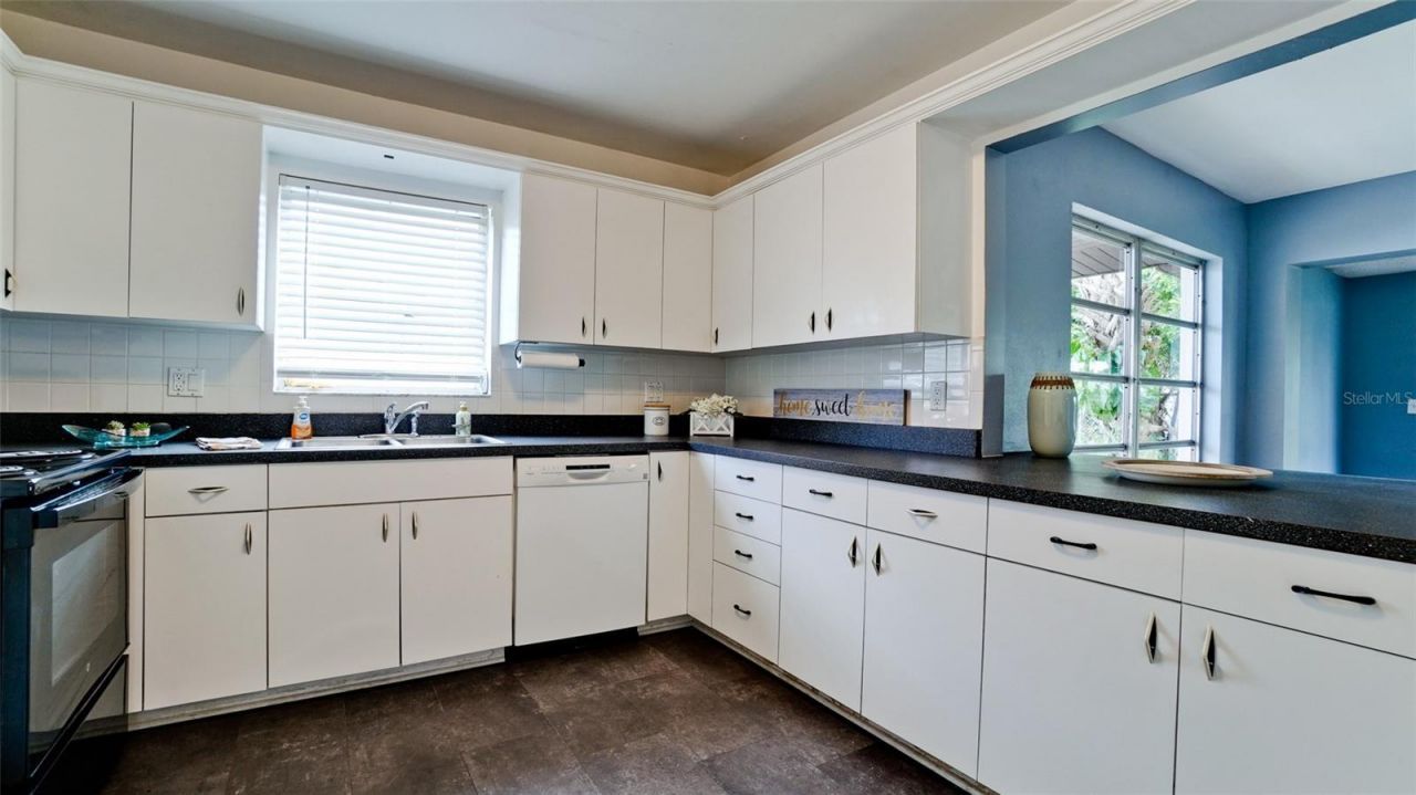 3704 17th Avenue W, Bradenton, FL 34205 Photo